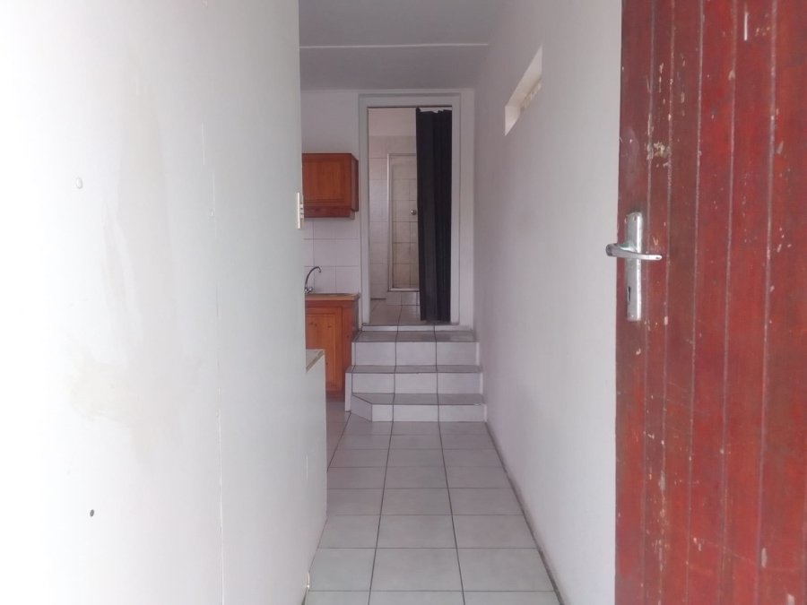 To Let 1 Bedroom Property for Rent in Quigney Eastern Cape